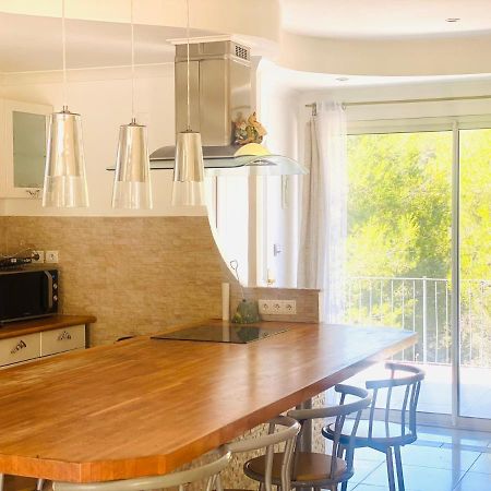 Villa Nimes Luaran gambar