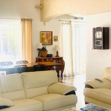 Villa Nimes Luaran gambar
