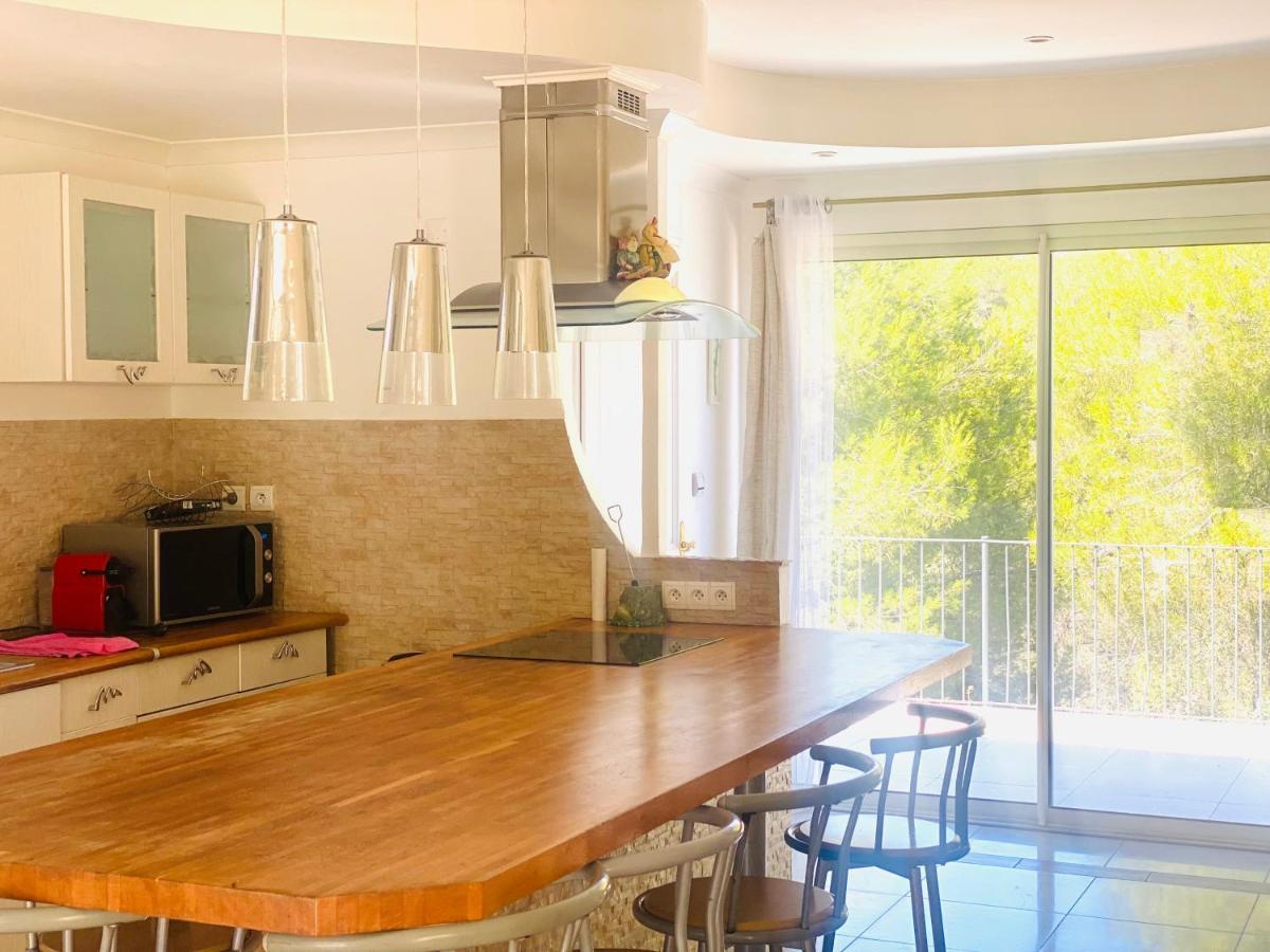 Villa Nimes Luaran gambar