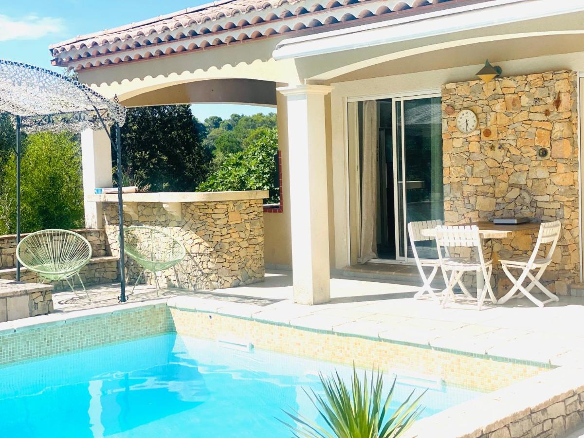 Villa Nimes Luaran gambar