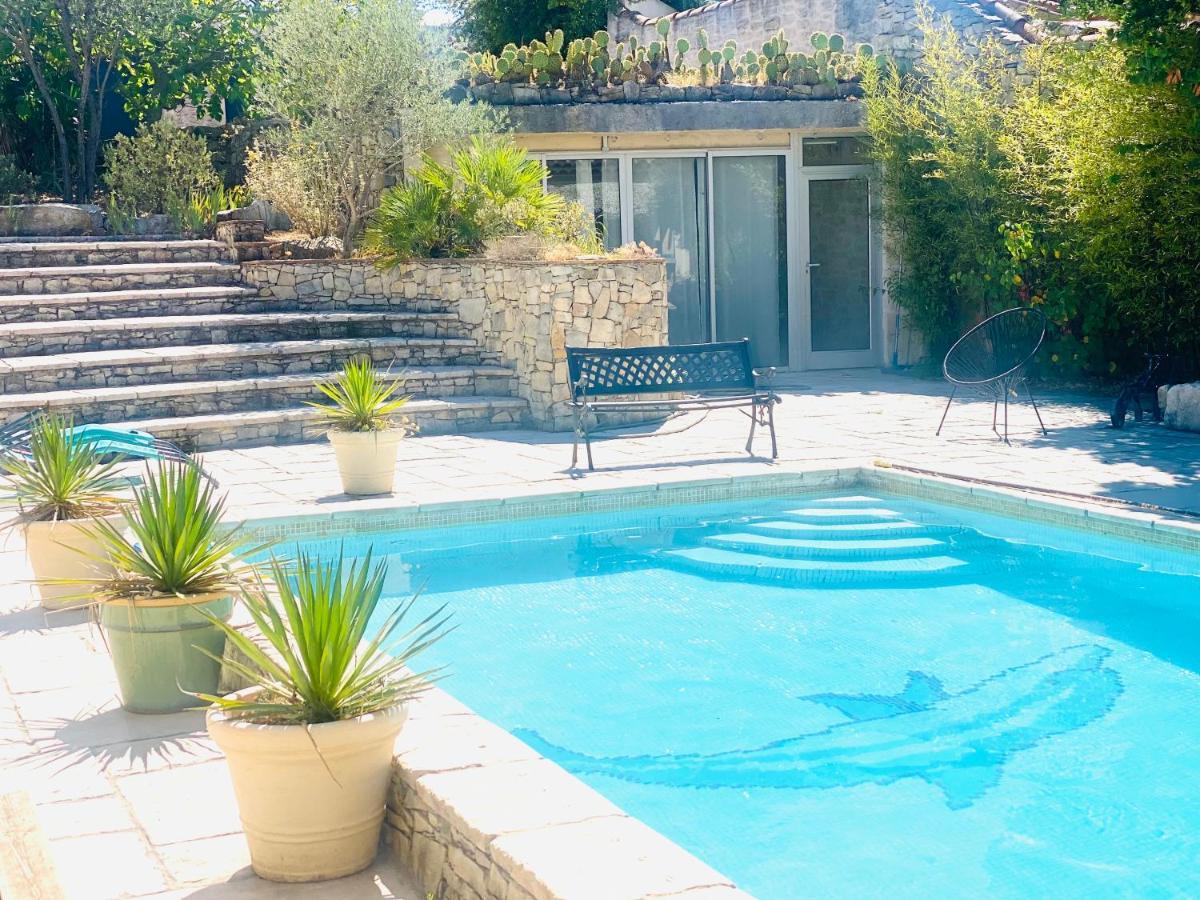 Villa Nimes Luaran gambar
